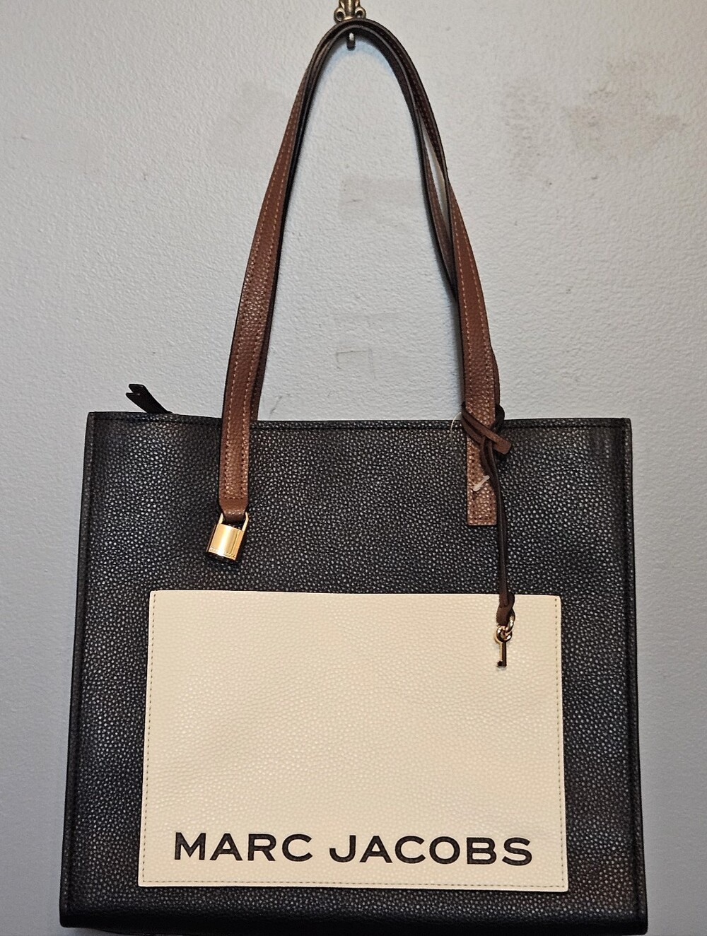 MARC JACOBS Grind Logo Leather Tote Bag Black Beige MSRP $450 New NWT